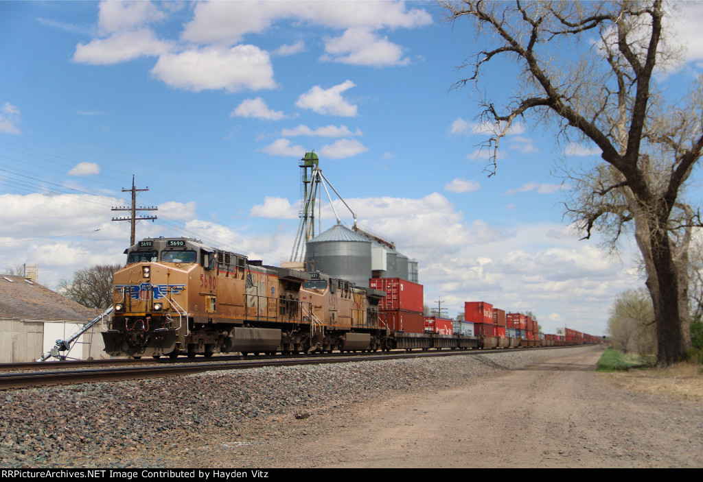 UP 5690 westbound Intermodal 